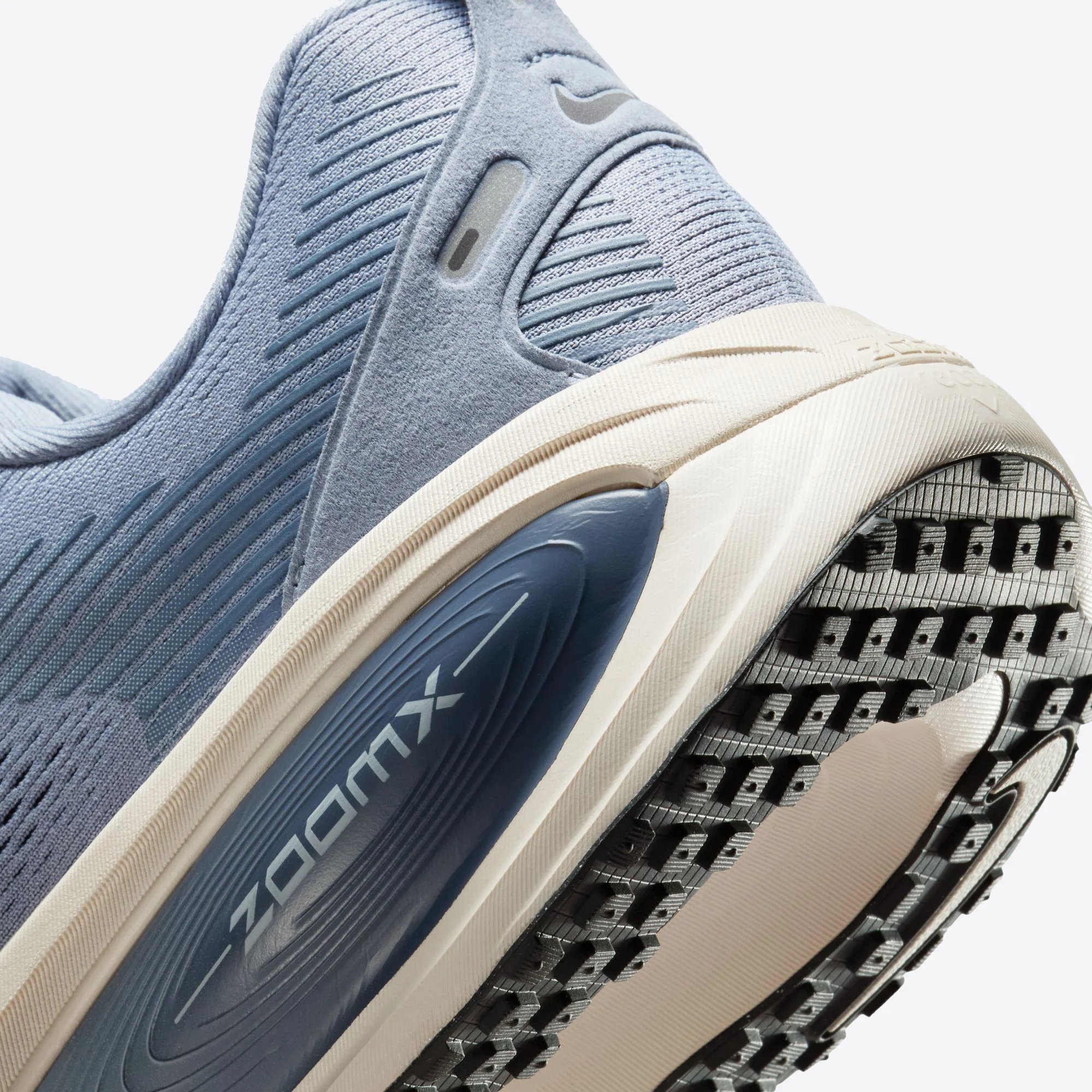 Air Zoom Vomero 18 - Image 35