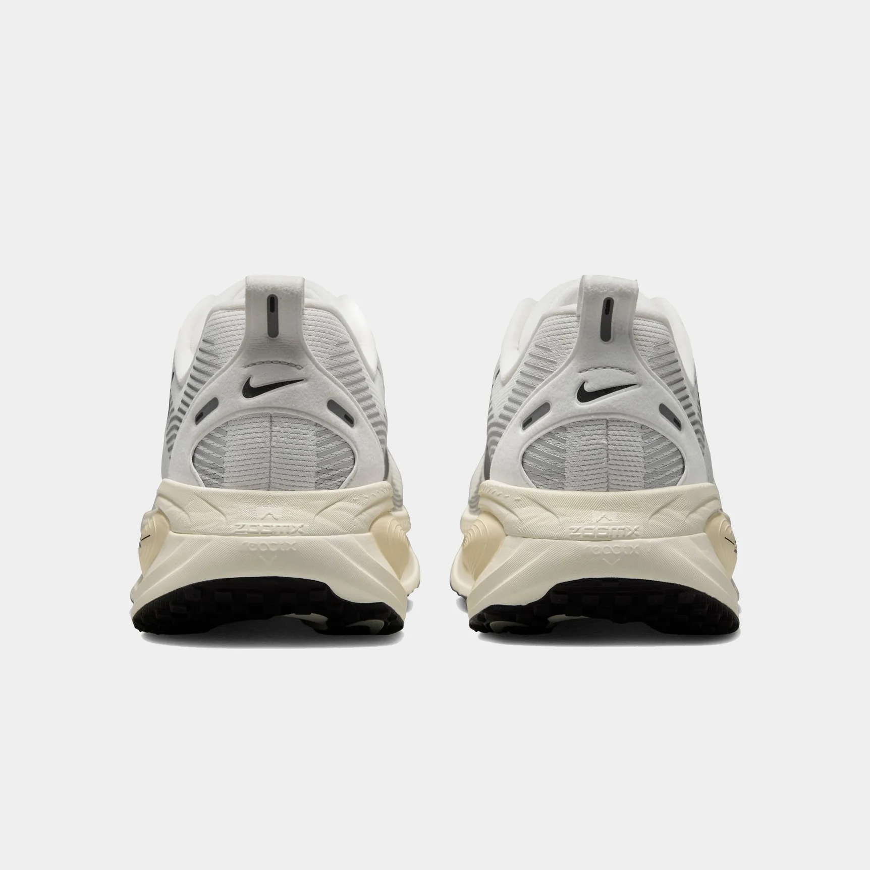 Air Zoom Vomero 18 - Image 41