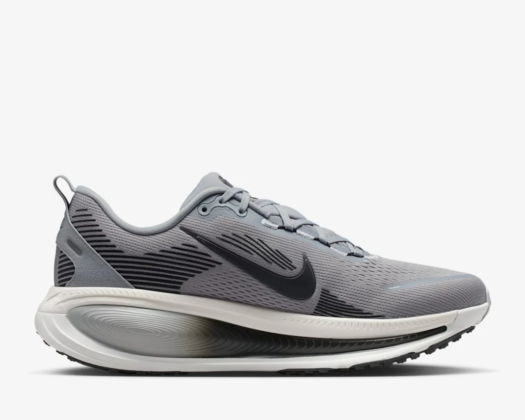 Air Zoom Vomero 18 - Image 45