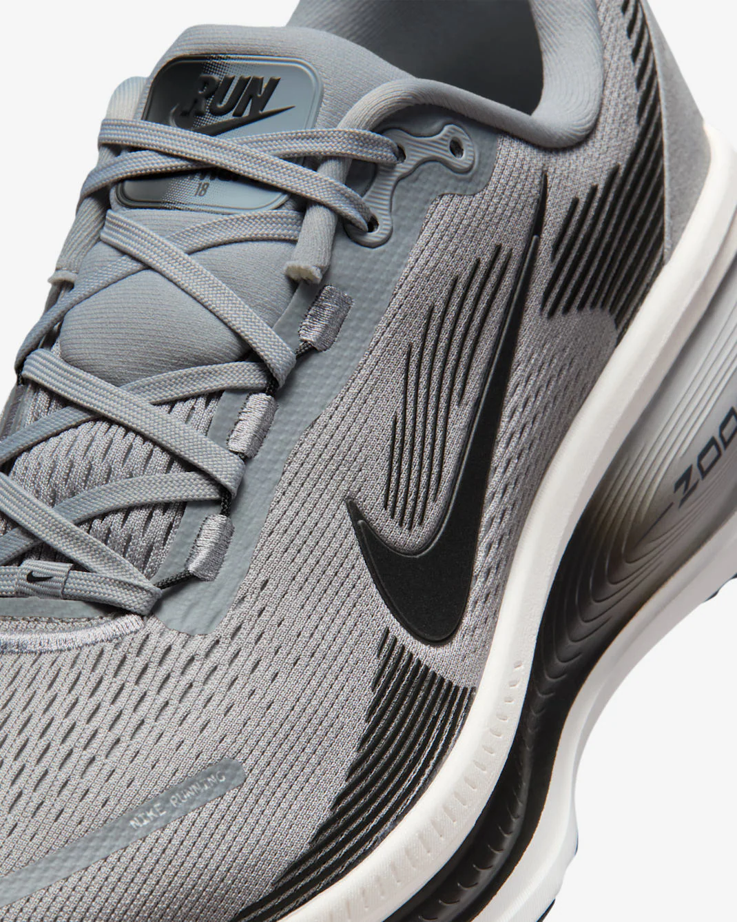 Air Zoom Vomero 18 - Image 47