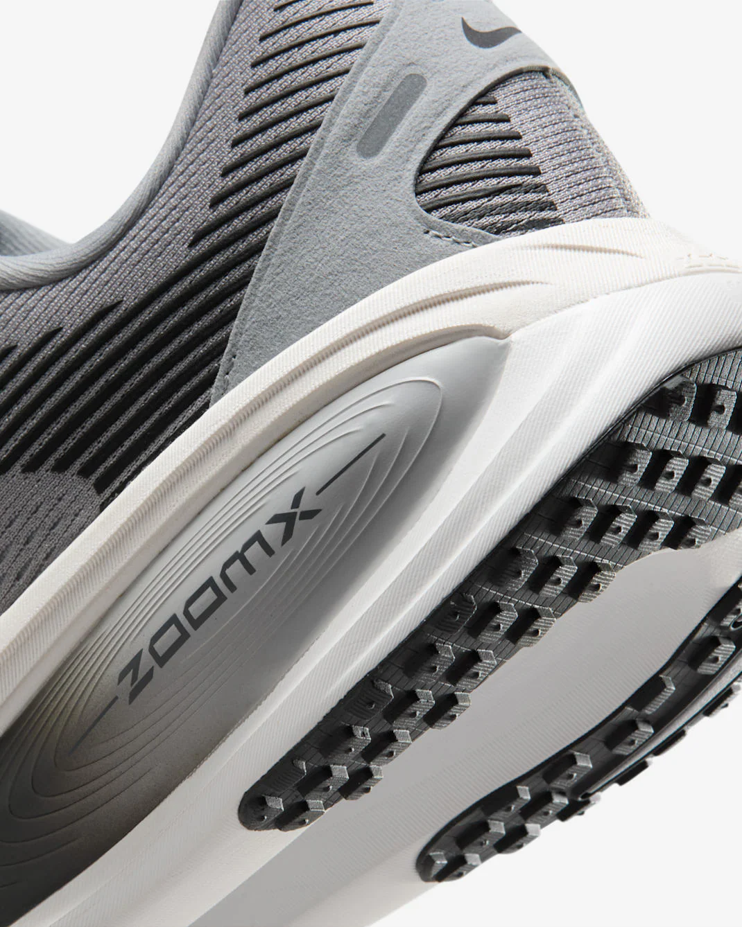 Air Zoom Vomero 18 - Image 51