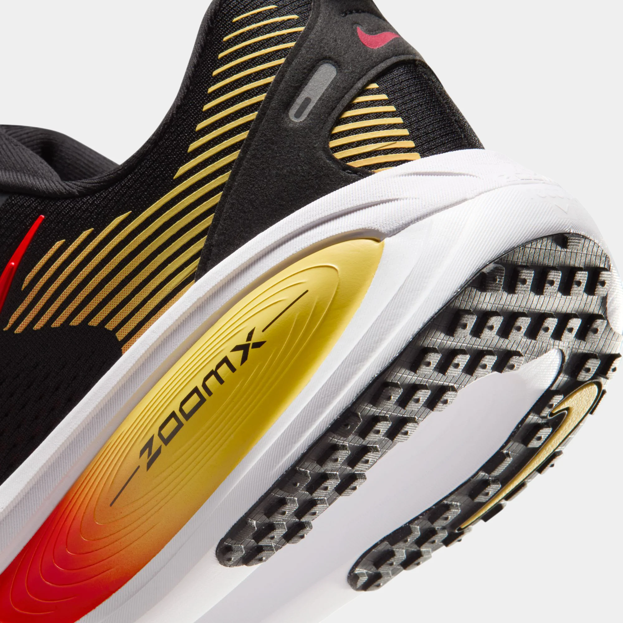 Air Zoom Vomero 18 - Image 58