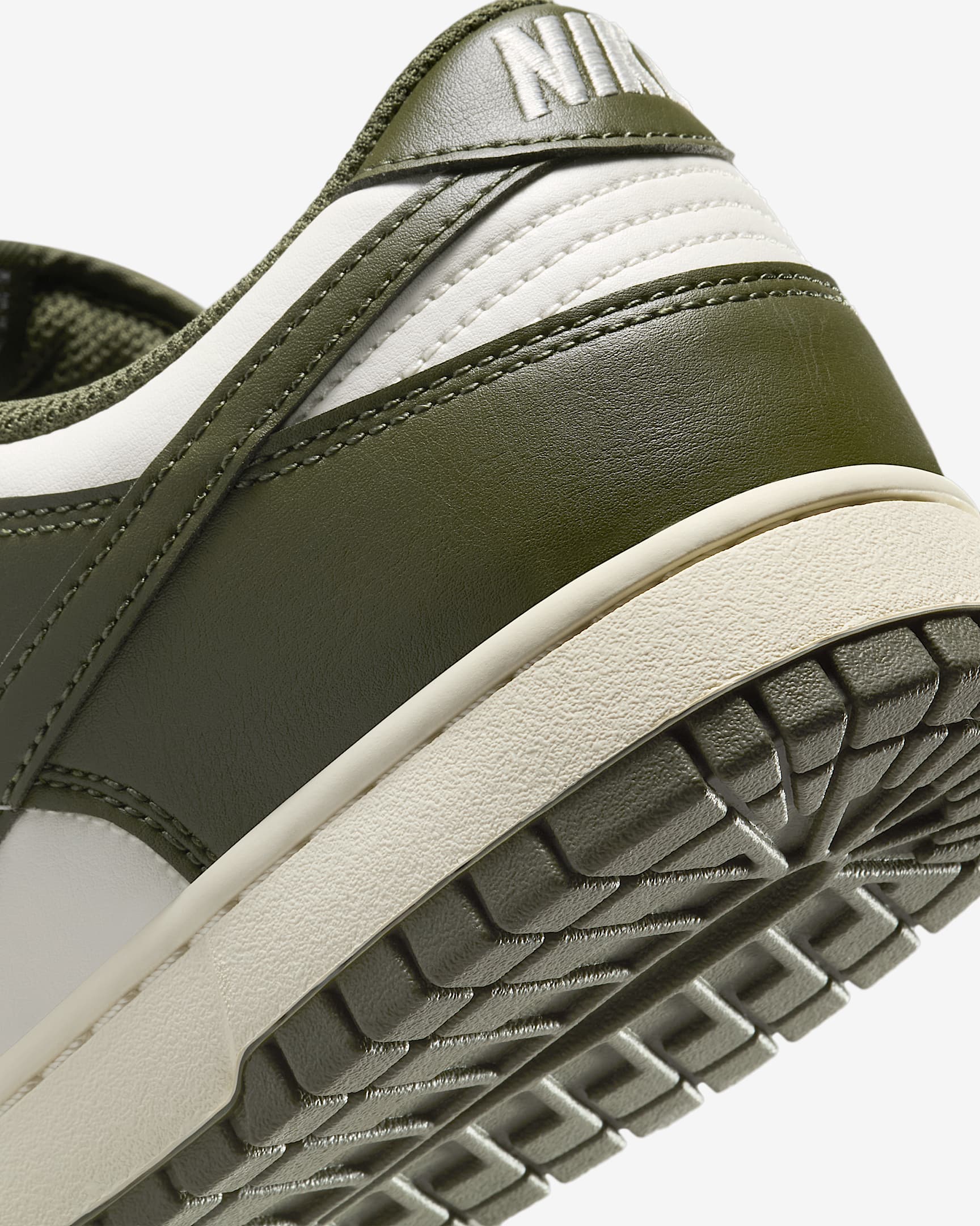 Dunk Low Retro - Image 15