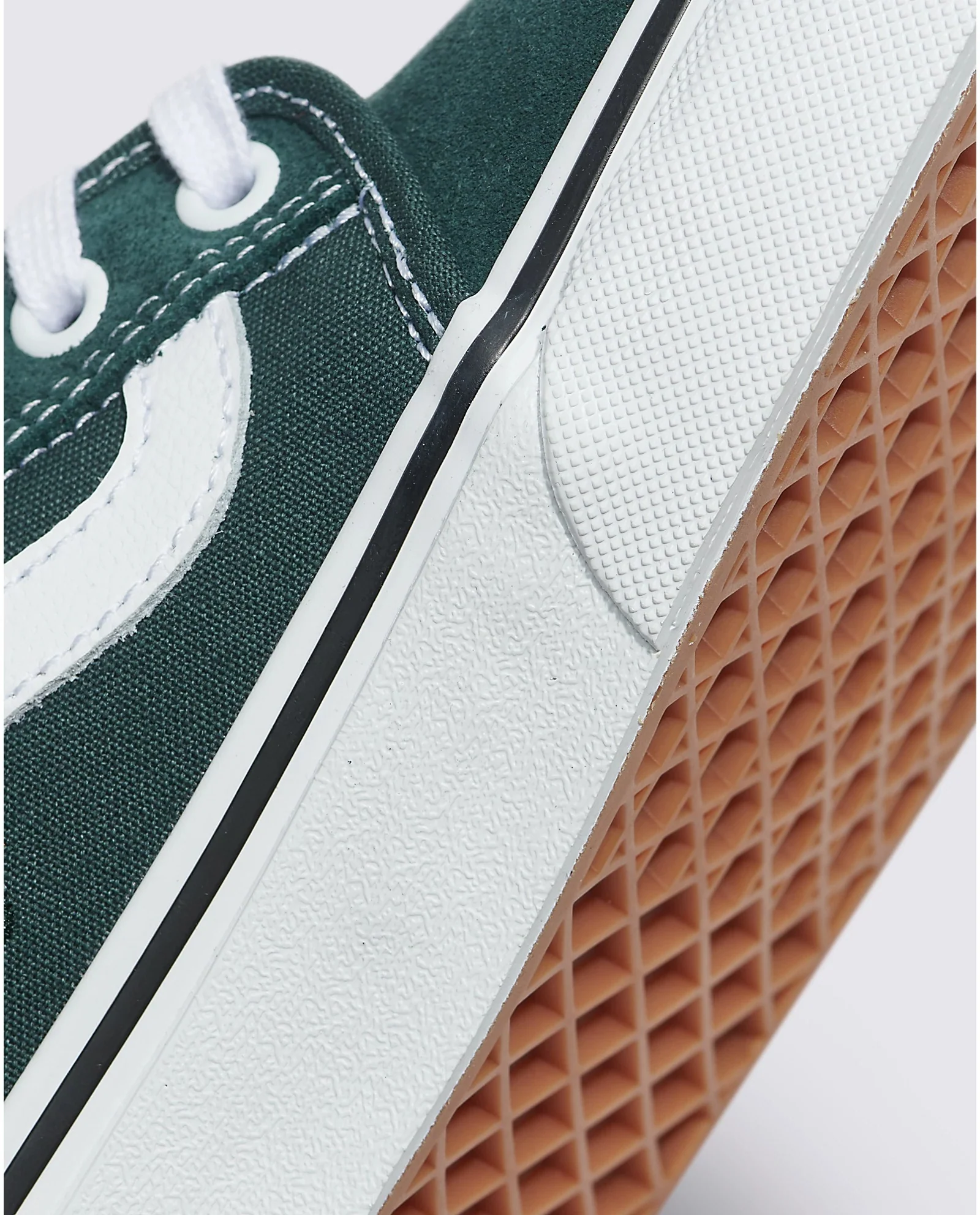 Skate Chukka Low Sidestripe - Image 14